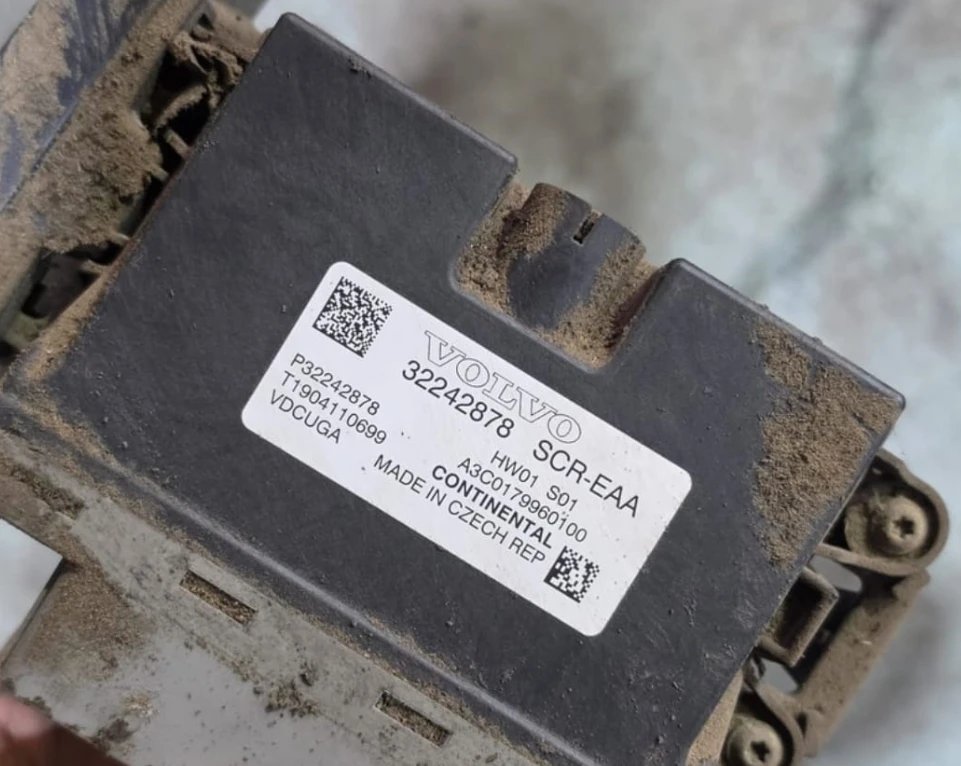 Volvo AdBlue control module Continental SCR-EAA, part number 32242878, A3C0179960100